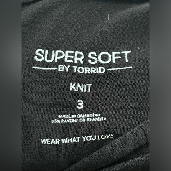 TORRID 3X Super Soft V-Neck Strappy Shirttail Hem Hoodie - Picture 6 of 9